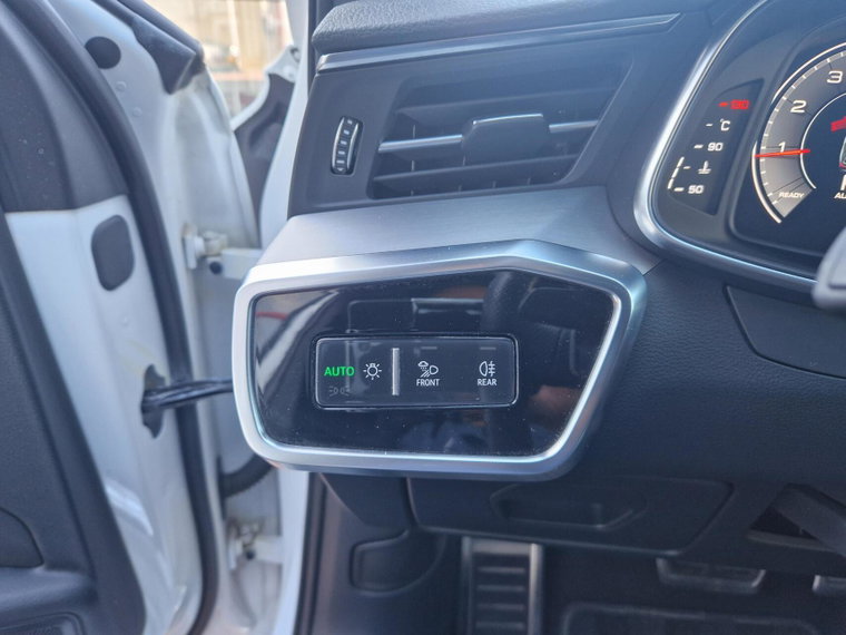 Vehicle Image 28