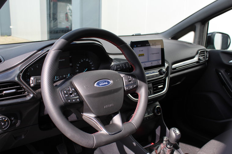 Vehicle Image 21