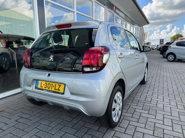 Vehicle Image 18