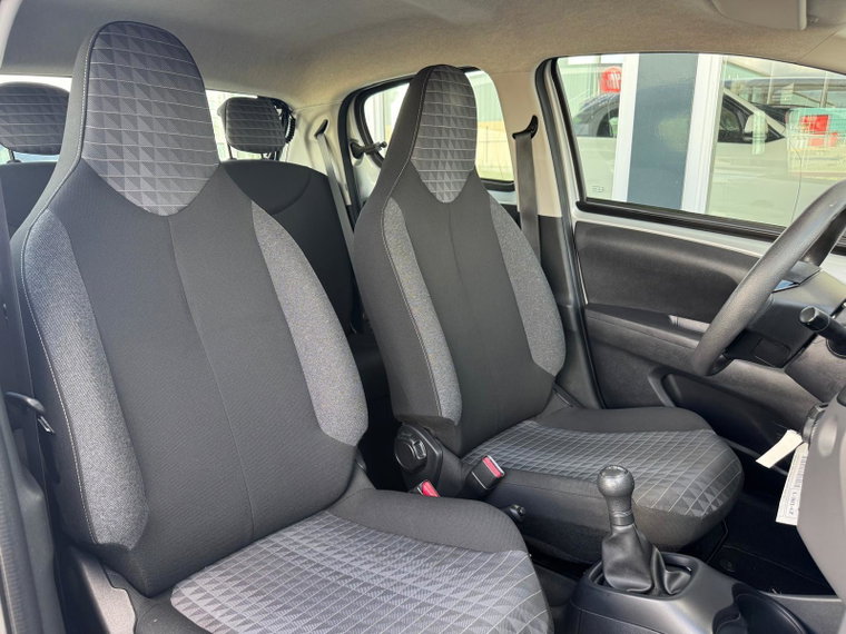 Vehicle Image 21