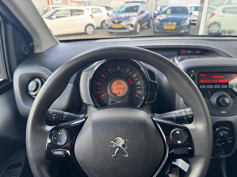 Vehicle Image 22