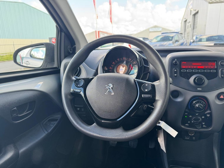 Vehicle Image 11