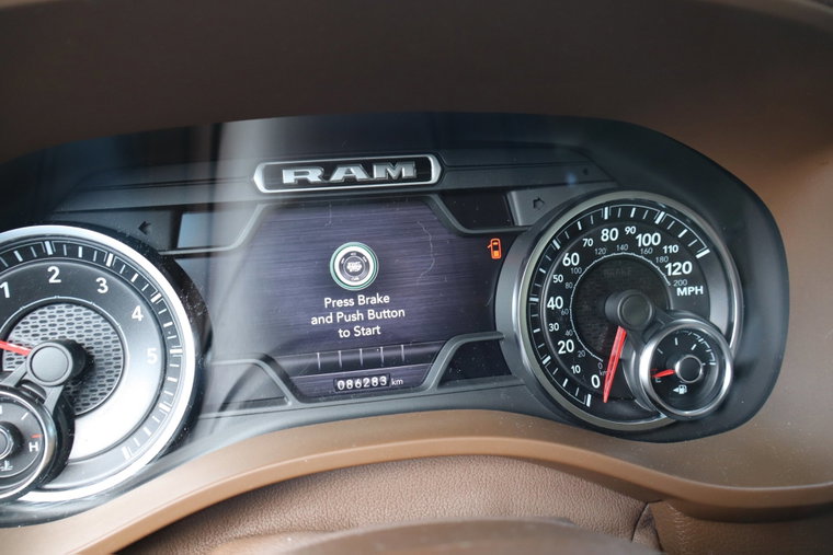 Vehicle Image 32