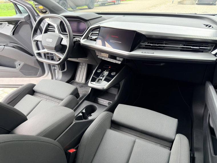 Vehicle Image 33