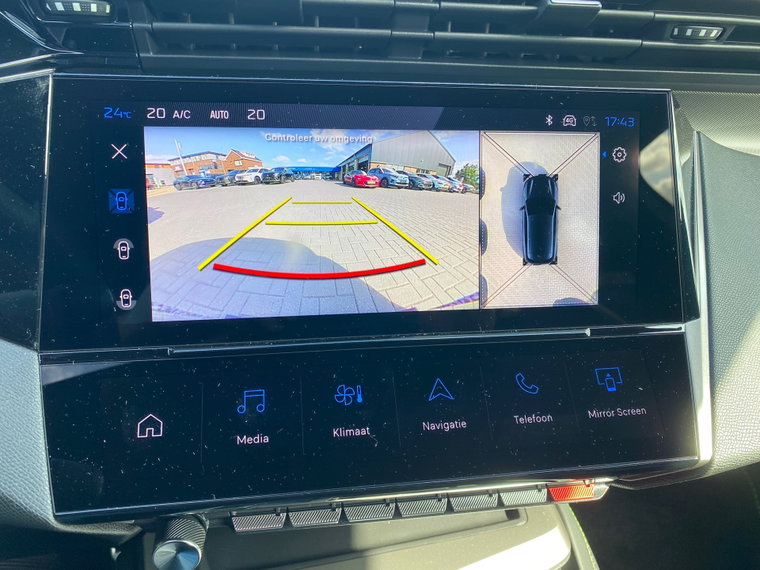 Vehicle Image 16