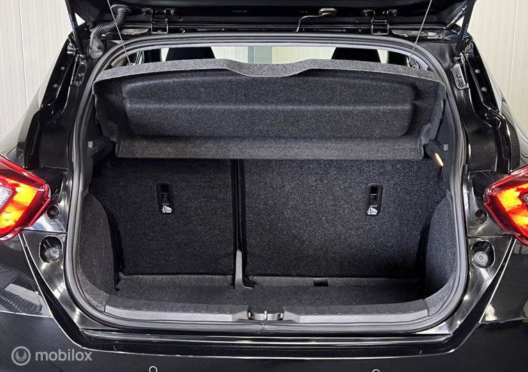 Vehicle Image 12
