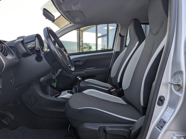 Vehicle Image 16