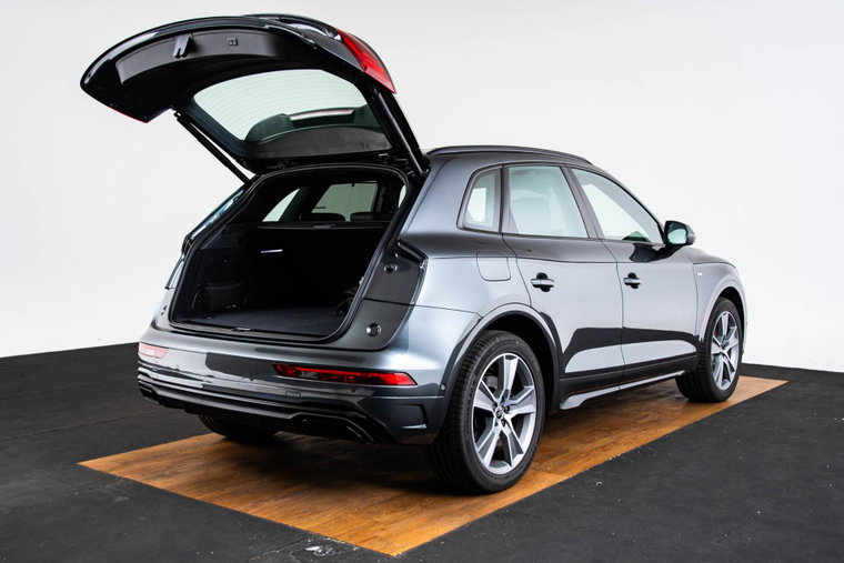 Vehicle Image 13