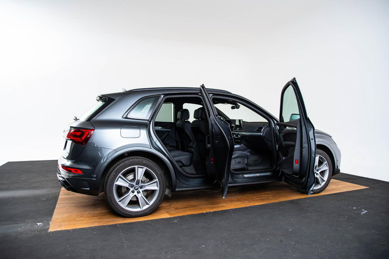 Vehicle Image 10