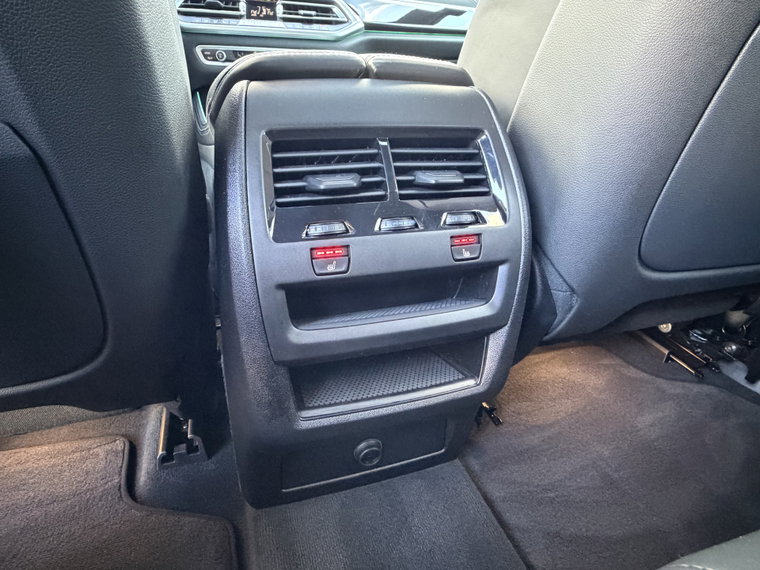 Vehicle Image 29