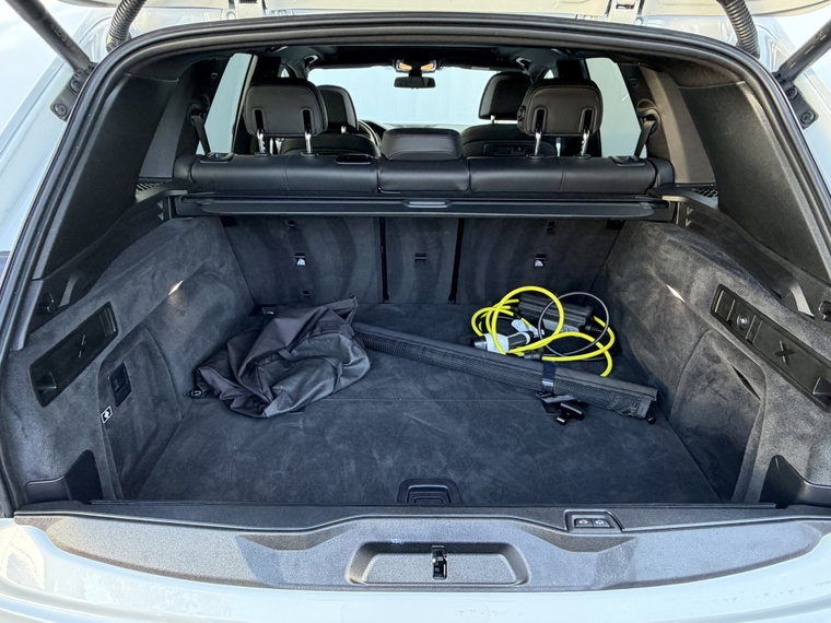 Vehicle Image 32