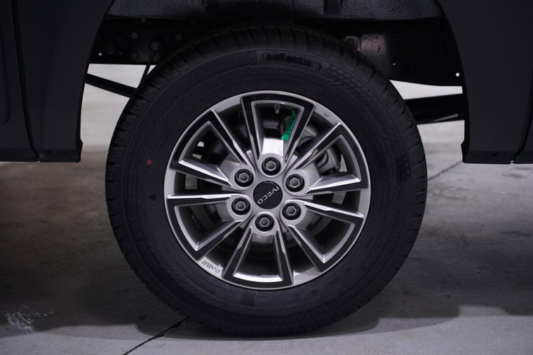 Vehicle Image 23