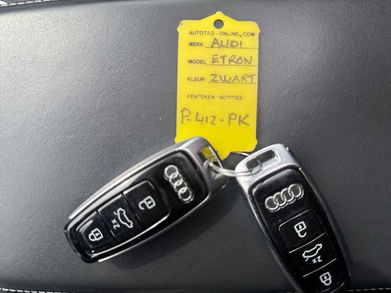 Vehicle Image 25