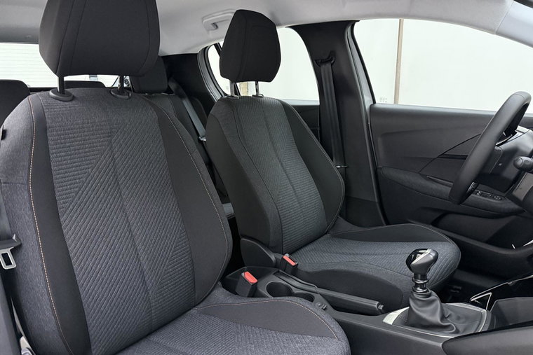 Vehicle Image 16