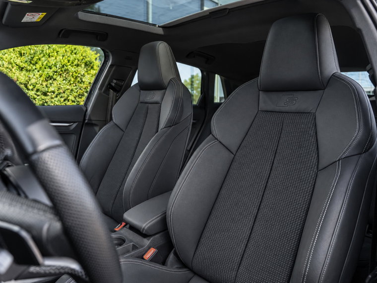 Vehicle Image 14