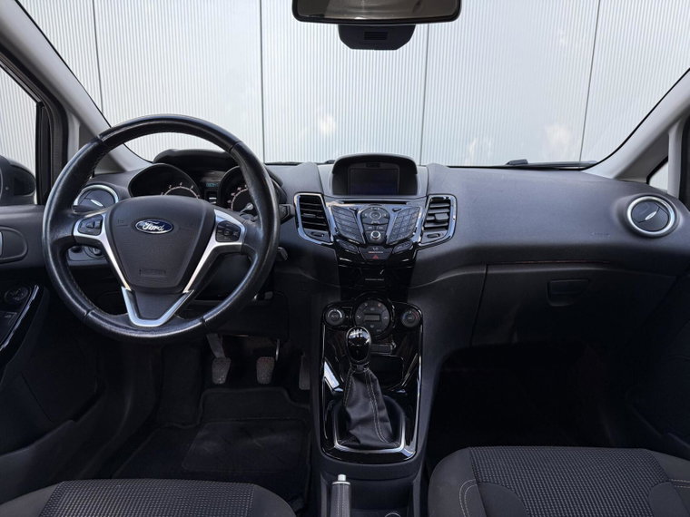 Vehicle Image 16