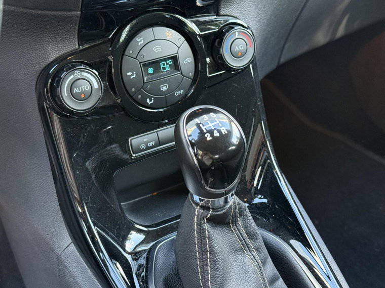 Vehicle Image 17