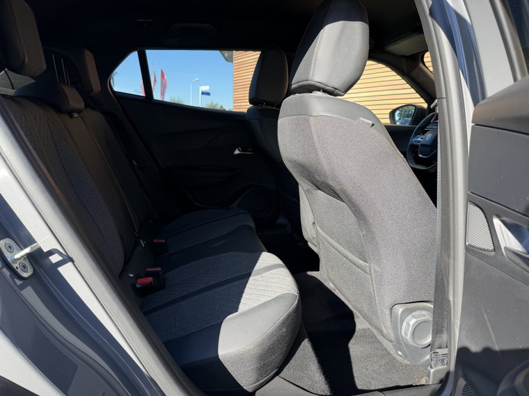 Vehicle Image 32