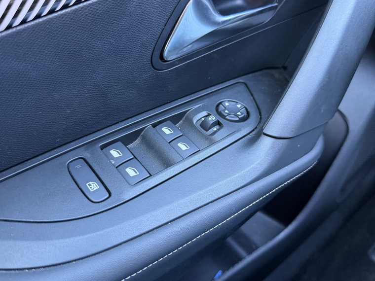 Vehicle Image 42