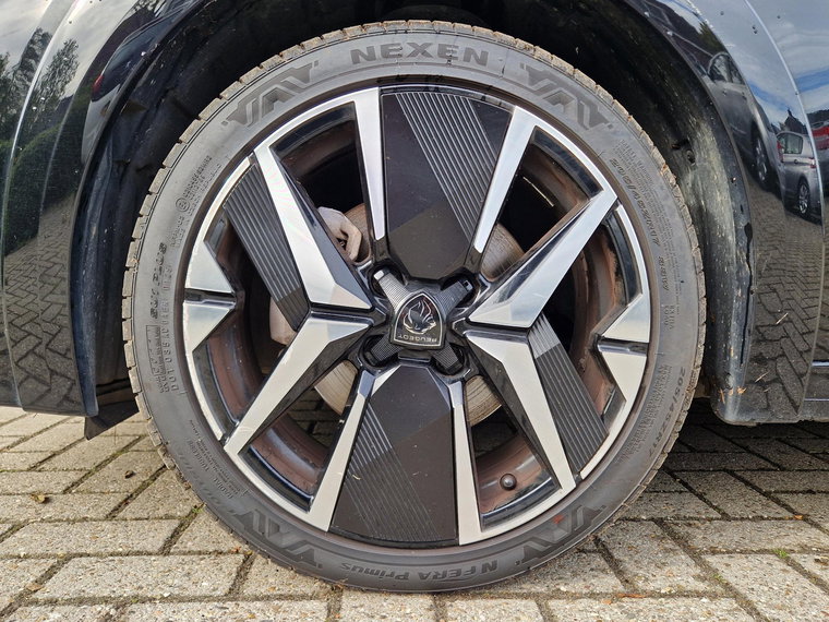 Vehicle Image 25