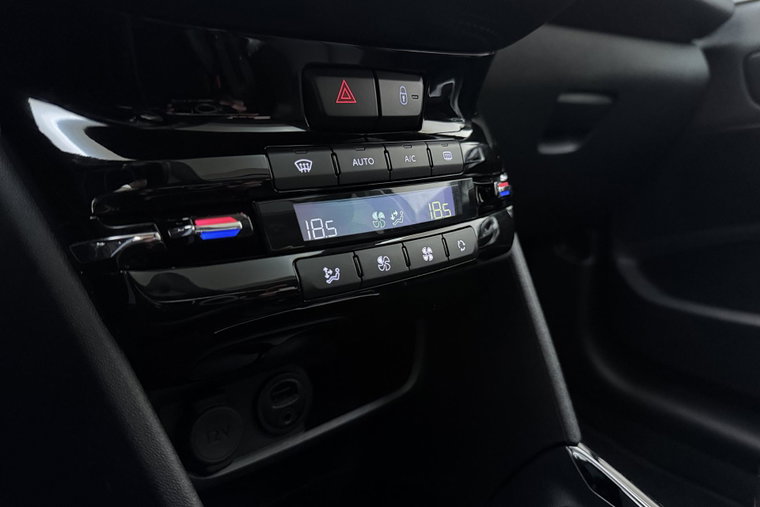 Vehicle Image 28