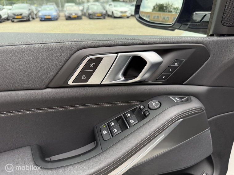 Vehicle Image 24