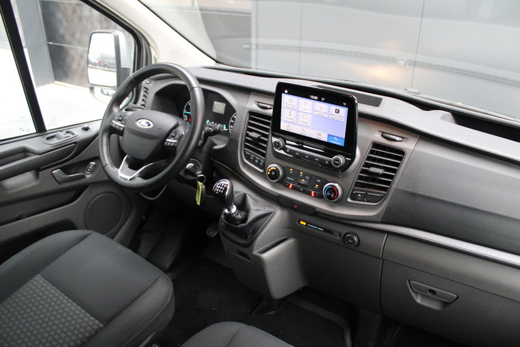 Vehicle Image 32