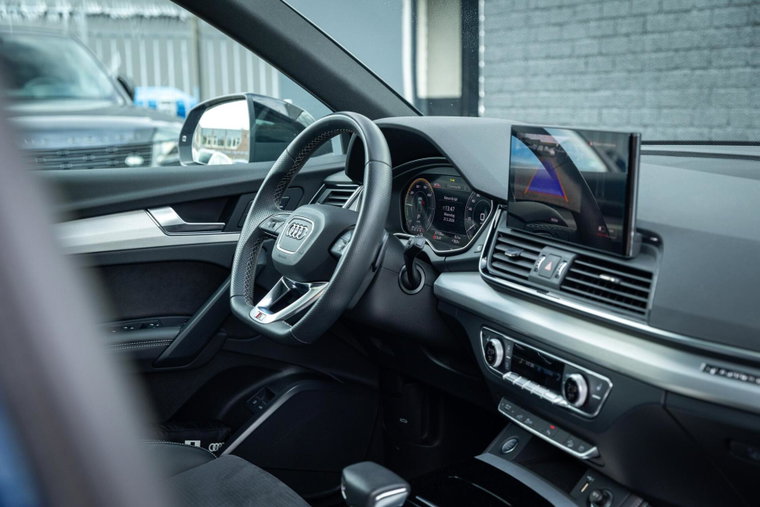 Vehicle Image 11