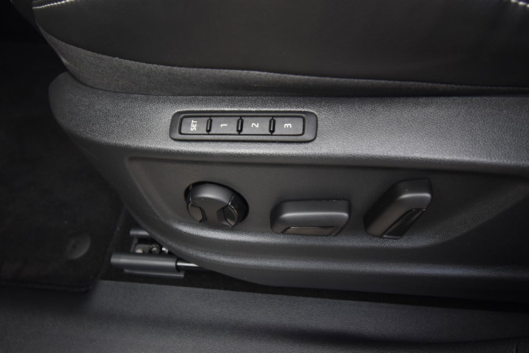Vehicle Image 32