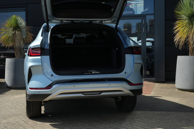 Vehicle Image 25