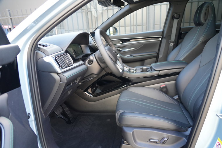 Vehicle Image 10
