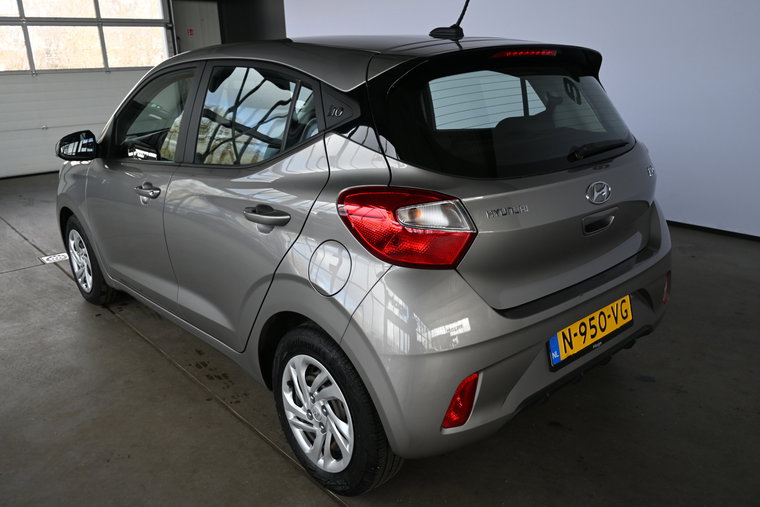 Vehicle Image 13