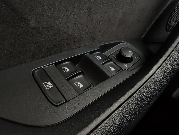 Vehicle Image 28