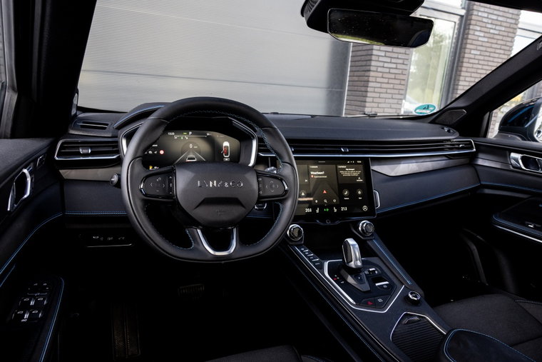 Vehicle Image 25