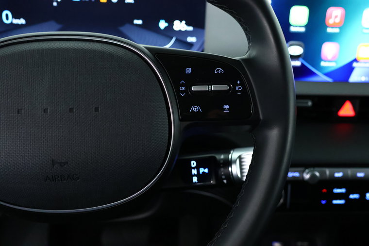 Vehicle Image 25