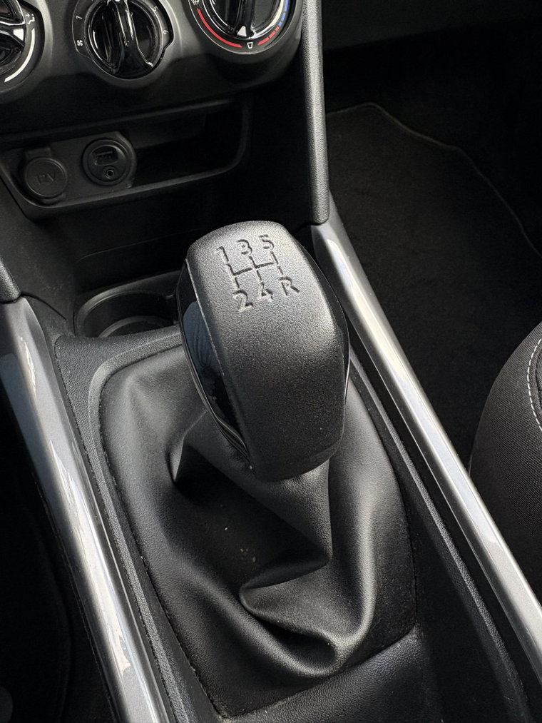 Vehicle Image 28