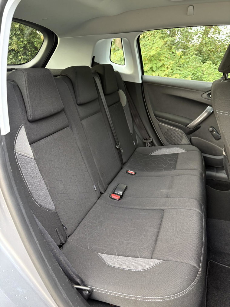Vehicle Image 31