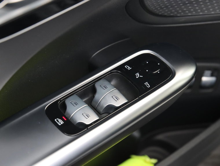 Vehicle Image 35