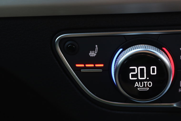 Vehicle Image 25