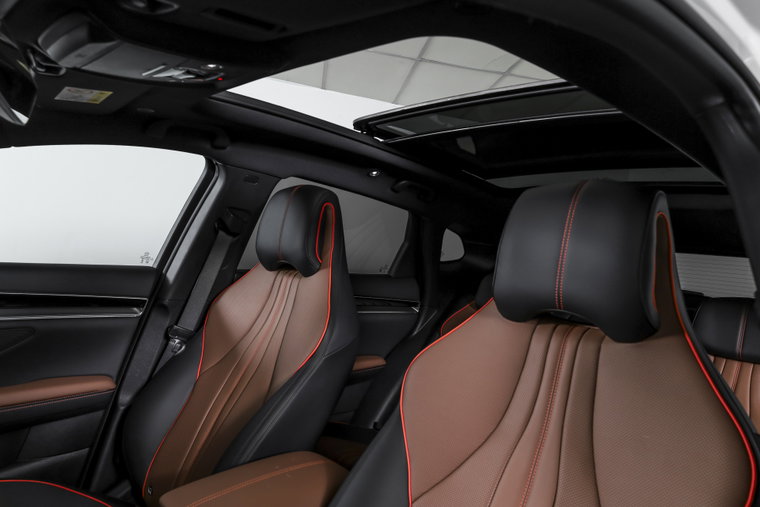 Vehicle Image 8