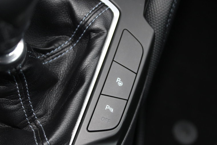 Vehicle Image 25