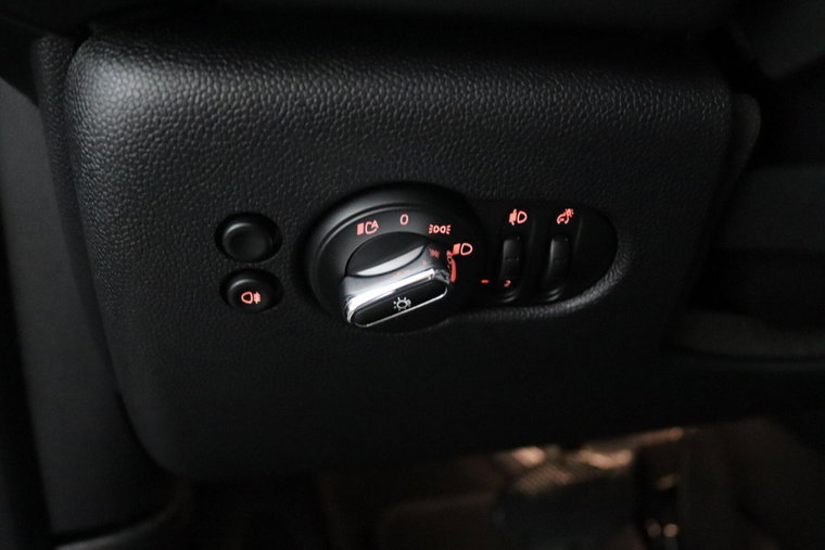 Vehicle Image 28