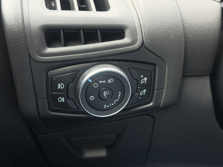 Vehicle Image 28