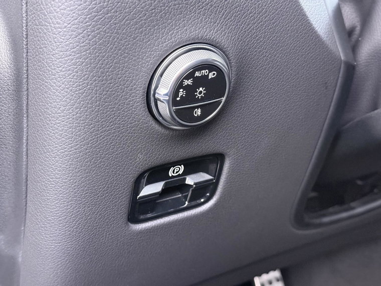 Vehicle Image 28