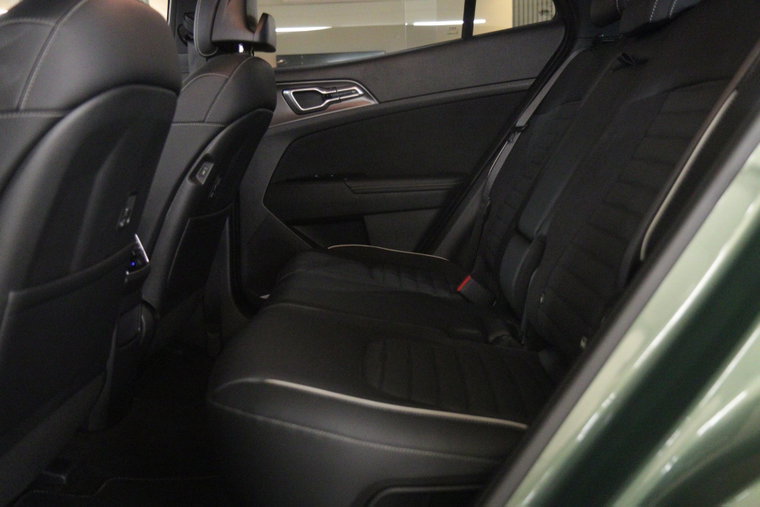 Vehicle Image 12