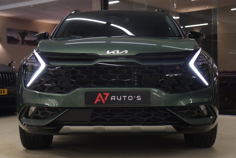 Vehicle Image 25