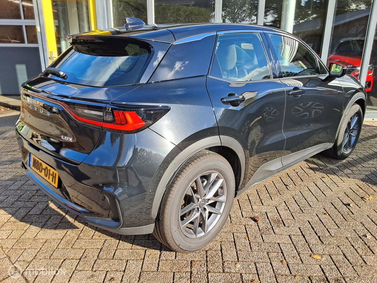Vehicle Image 4