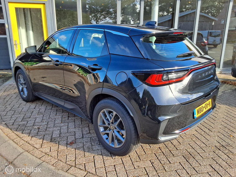 Vehicle Image 6