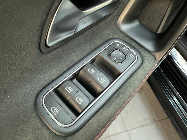 Vehicle Image 23