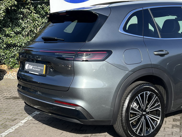Vehicle Image 32